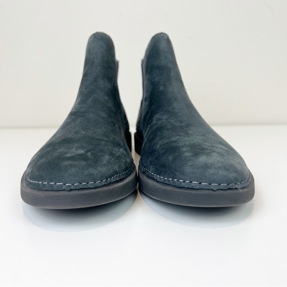 CLARKS Chelsea Boots HALE Mid Men’s‎ 7.5 Gray Nubuck Pull On - Picture 2 of 9